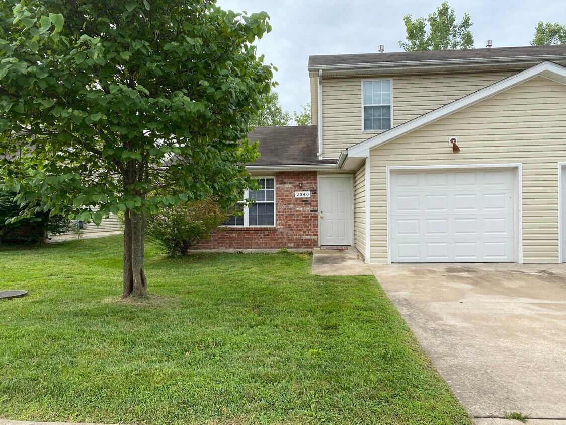 Primary Photo - 2040 Old Plank Village Dr