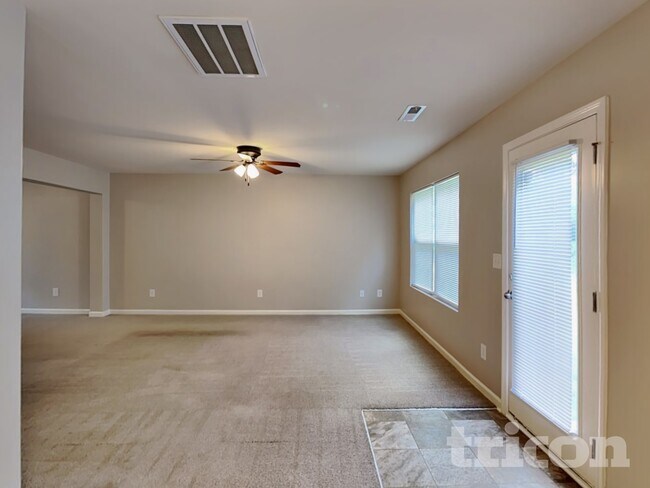 Building Photo - 1131 Parker St