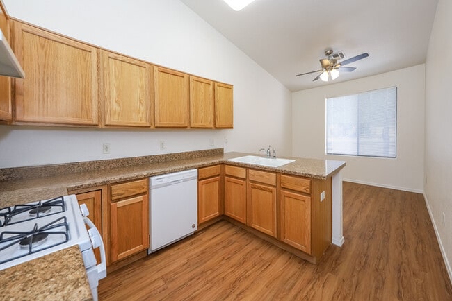 Building Photo - Tucson, AZ - House - $1695.00 Available No...