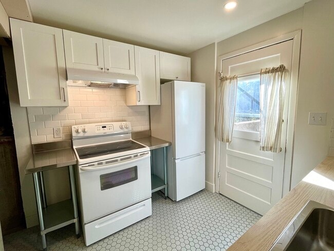Building Photo - 919 Yeager Pl