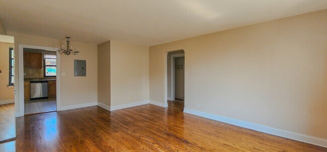 Foto del edificio - 7320 N Ridge Blvd