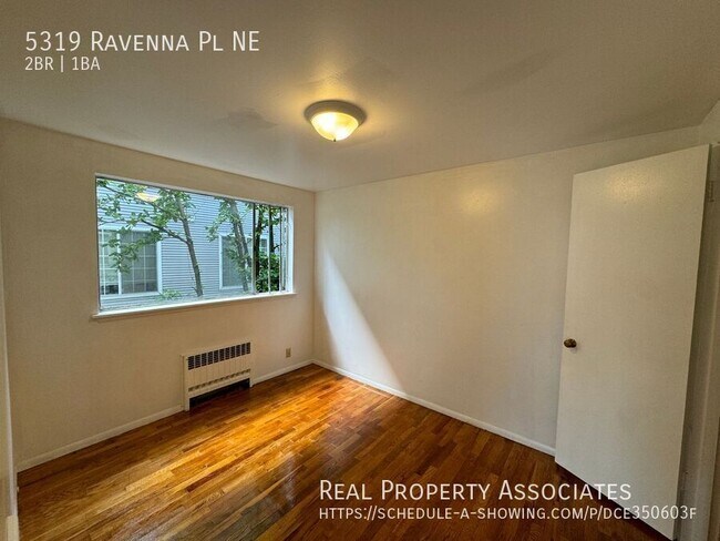 Foto del edificio - 5319 Ravenna Pl NE