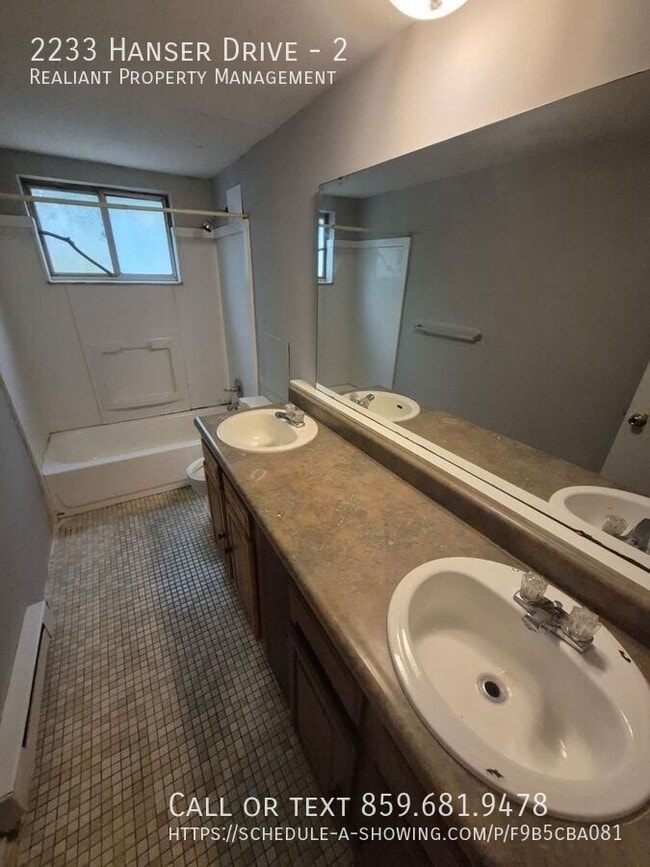 Foto del edificio - 2233 Hanser Dr