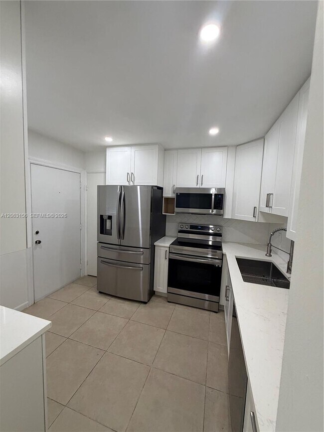 Foto del edificio - 873 NE 195th St