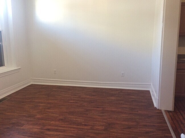 Foto del edificio - Coming Soon! Downtown York! Laundry Included!