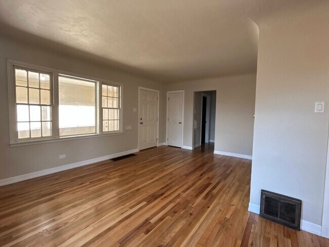 Foto del edificio - Charming Denver Home near West Bar Valwood...
