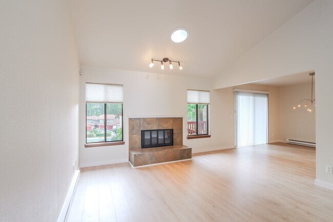 Foto del edificio - Spacious 3bd/2.5ba Smoketree Condo in Federal Way!