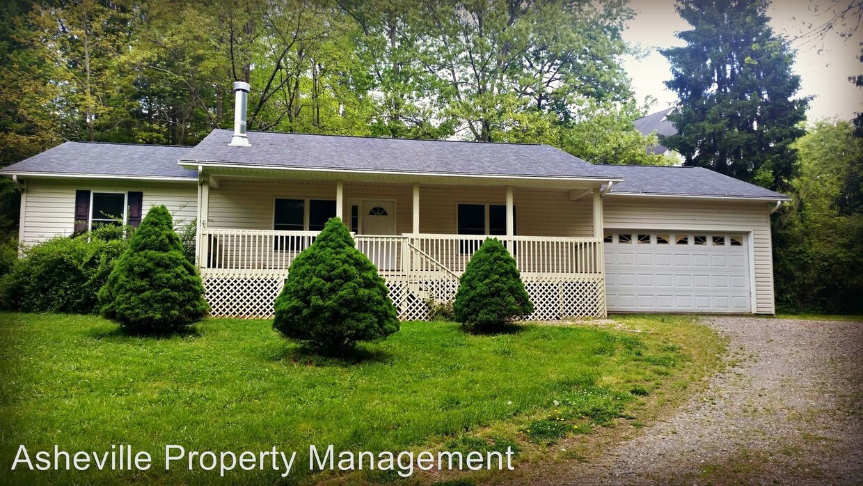 Foto principal - 3 br, 2 bath House - 9 Oakwood Dr.