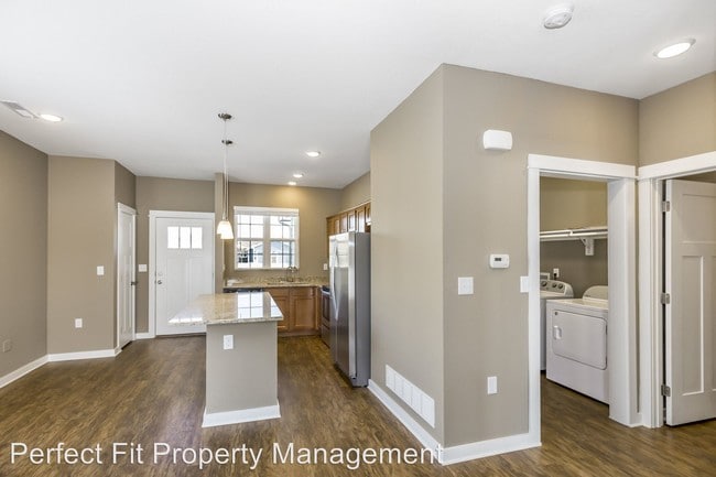 Building Photo - 2300 Stone Hawk Ct