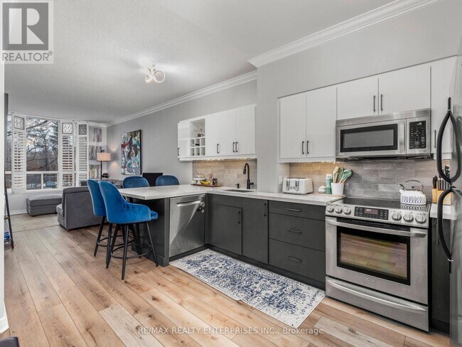 Building Photo - 481 Rosewell Ave