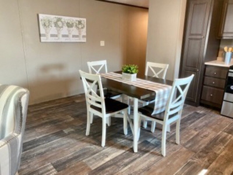 Foto del edificio - 79 Lakeside Ln