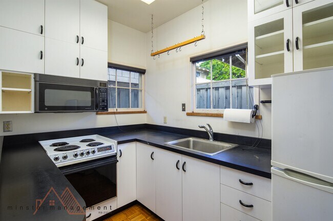 Building Photo - 3378 Alohea Ave