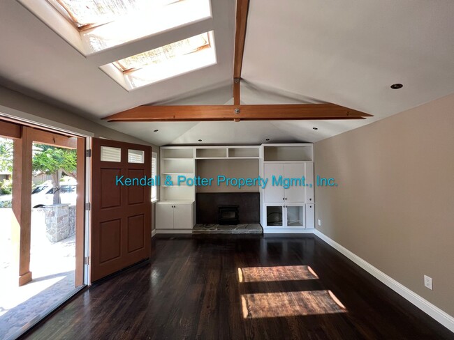 Building Photo - Live the Rio Del Mar Lifestyle -  2BR, 1BA...