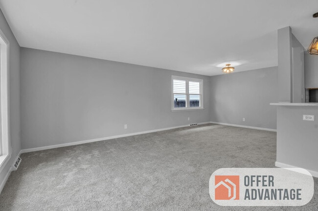 Building Photo - 31 W Cherbourg Dr