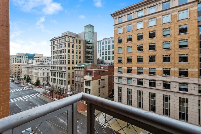 Building Photo - $400 Off! Professionally Managed, Spacious...