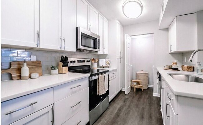 Foto del edificio - Luxurious 1-Bedroom Apartment in Atlanta’s Upper Westside | In-Home Washer & Dryer