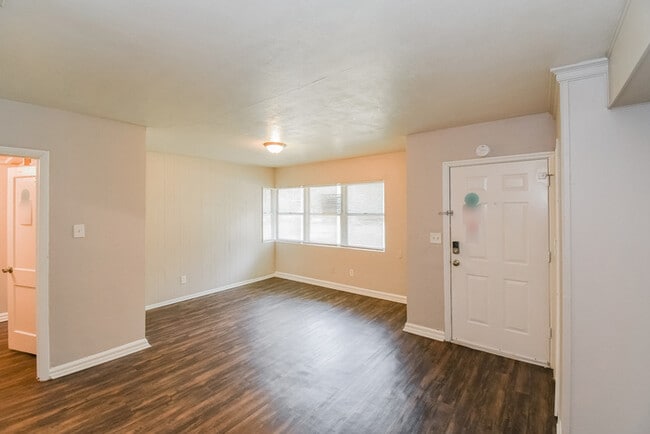 Foto del edificio - 2844 Myra St