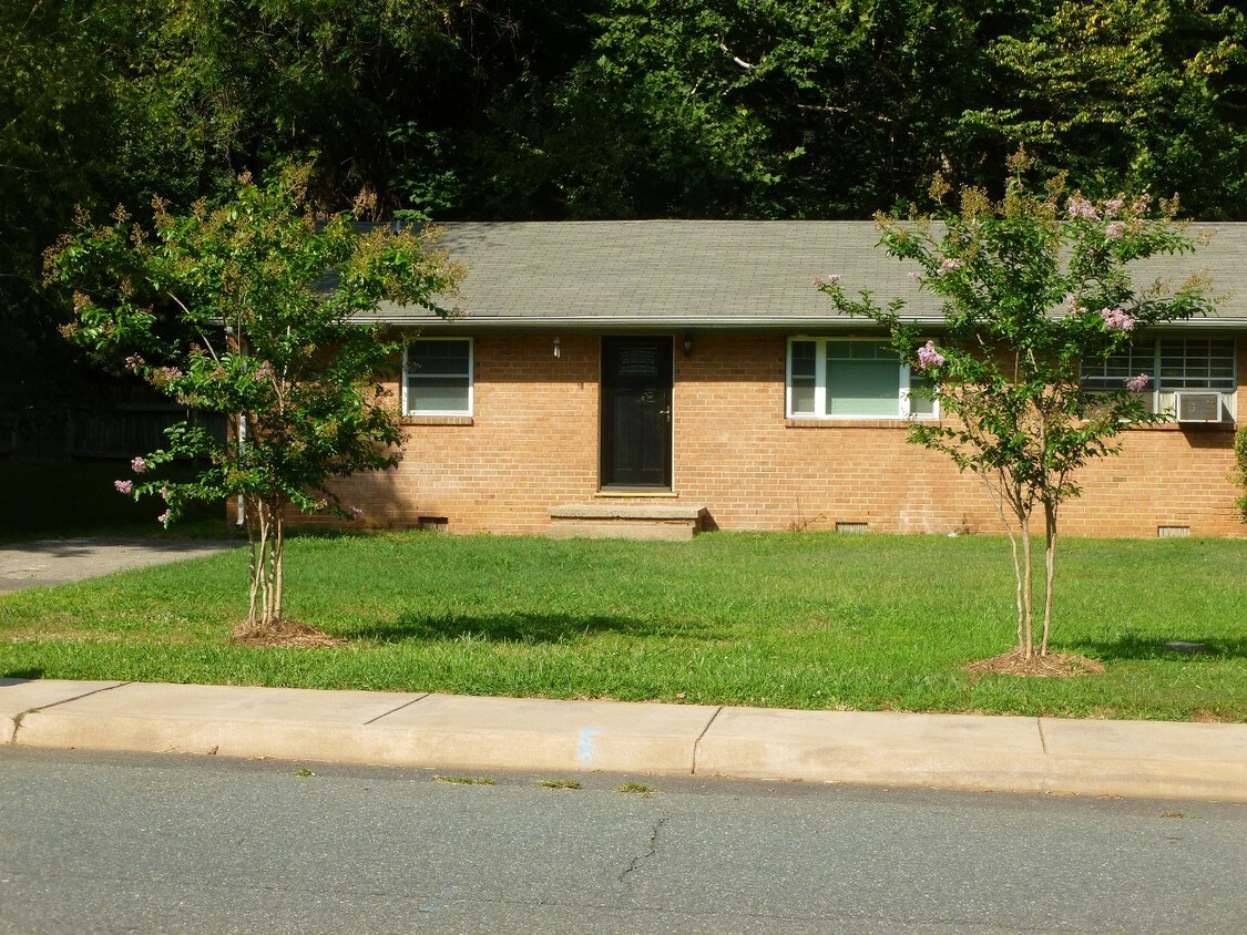 Foto principal - 2216 N Berkshire Rd