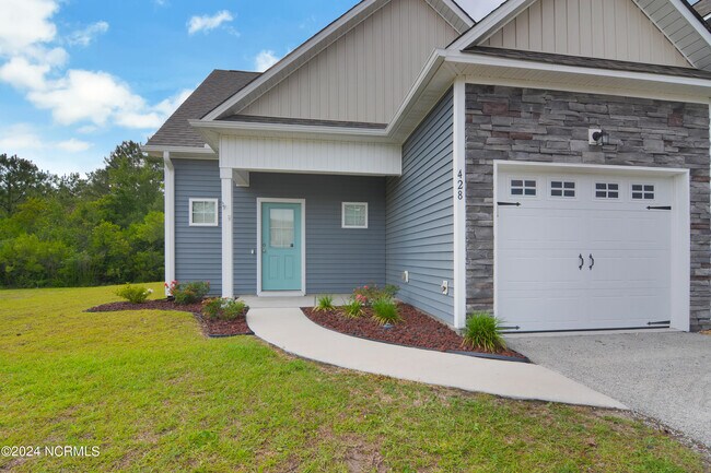 Building Photo - 428 Guppy Loop Rd