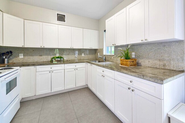 Foto del edificio - 437 NE 69th St