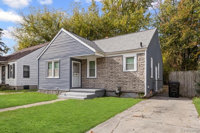 Building Photo - 16557 Stahelin Ave