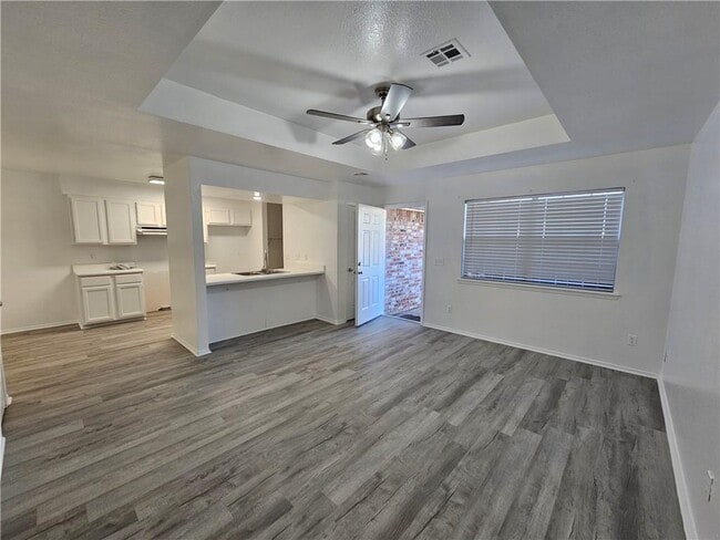 Building Photo - 2324 W Roselawn St