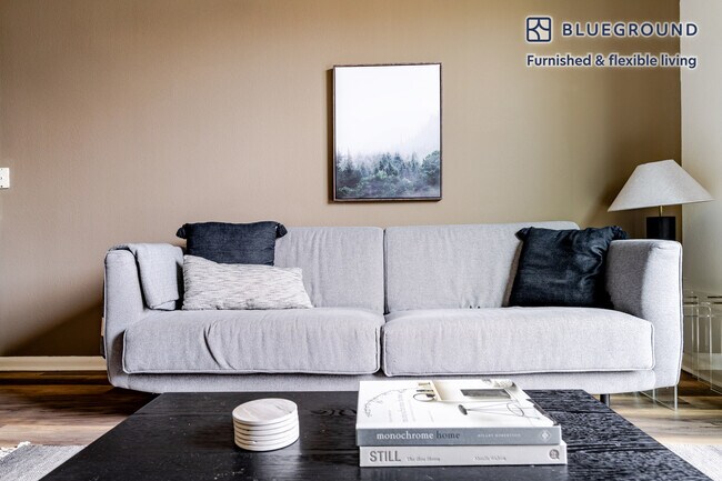 Foto del edificio - 11501 Century Oaks Terrace