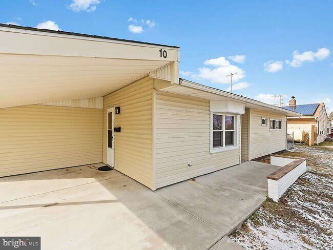 Building Photo - 10 Blue Ridge Dr