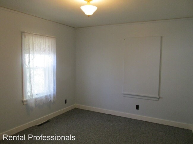 Building Photo - 2 br, 1 bath House - 215 North Church Unit A