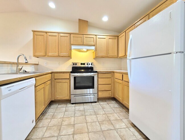 Foto del edificio - Spacious, 3 bedroom 2 bath Duplex in Marys...