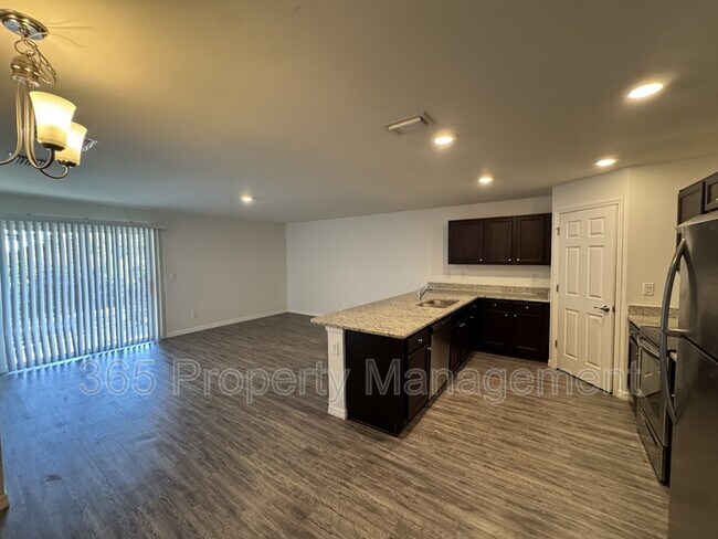 Foto del edificio - 26433 Sandhill Blvd