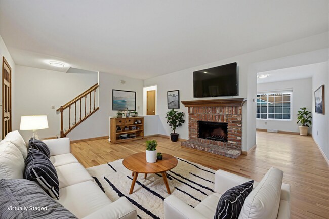 Foto del edificio - Updated 3BR Townhome in Centennial | 2-Car Garage, Pool & Pickleball