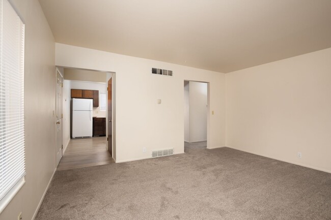 Foto del edificio - 2 Bedroom, 1 Bathroom Condo in West Valley...