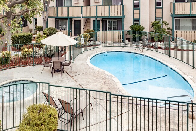 Pool and Spa - Robin Meadows of Garden Grove