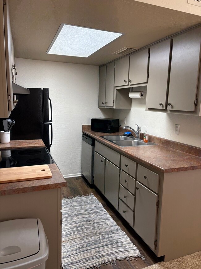 Building Photo - 7502 E Carefree Dr