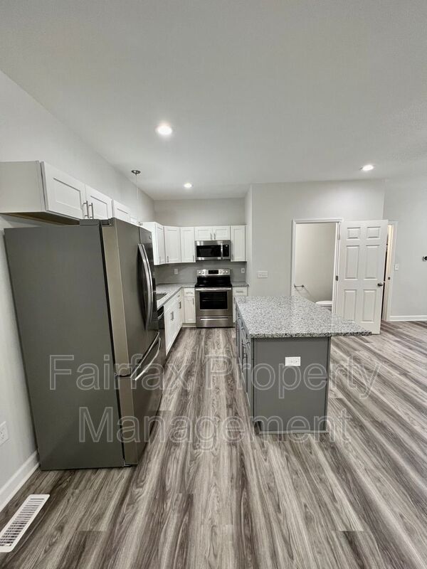 Building Photo - 2805 Dearborn Dr