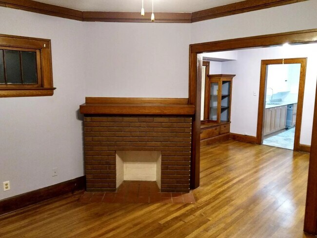 Foto del edificio - 1328 Fry Ave