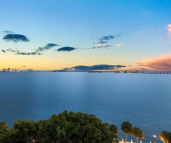 Foto del edificio - 1420 Brickell Bay Dr