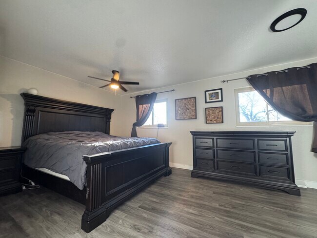 Building Photo - 7860 Linda Cir