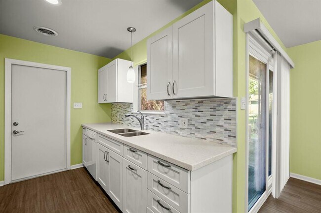 Foto del edificio - 8510 Rockwood Ln