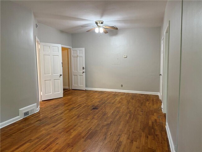 Foto del edificio - 3548 E Main St