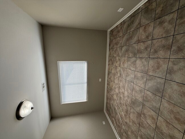 Building Photo - 9104 Lincoln Ct