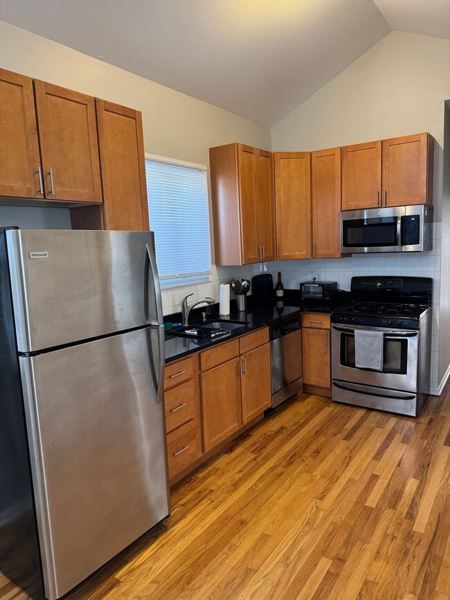 Building Photo - Noble Square Short-Term Rental 3BD 2BA