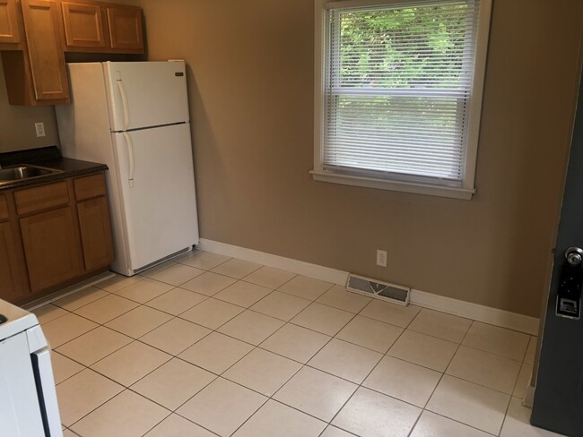 Building Photo - 1 E Hickory Dr