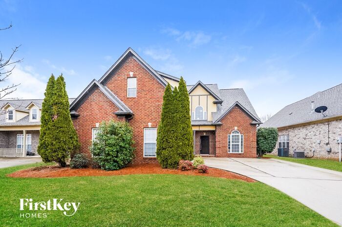 Foto principal - 8705 Highlands Dr
