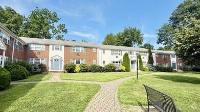 Building Photo - 19 Colonial Dr