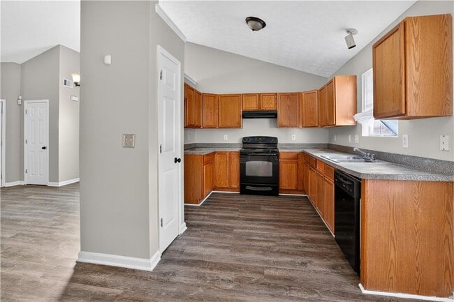 Foto del edificio - 5822 Cedar Croft Ln