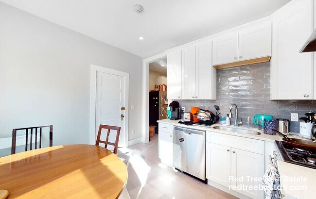 Building Photo - 1284 Commonwealth Ave