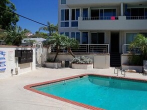 Building Photo - 3920 Riviera Dr