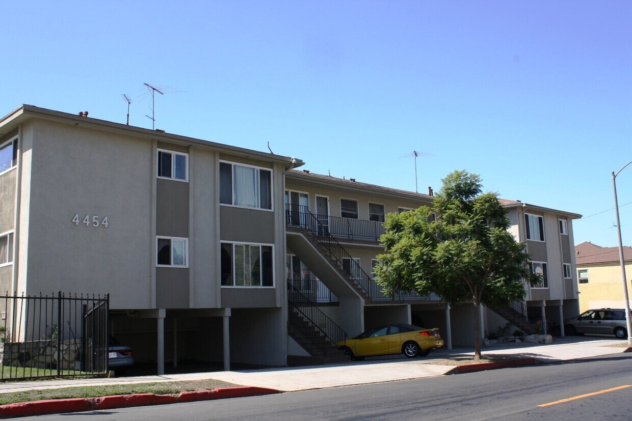 Primary Photo - 4454 W 2nd St